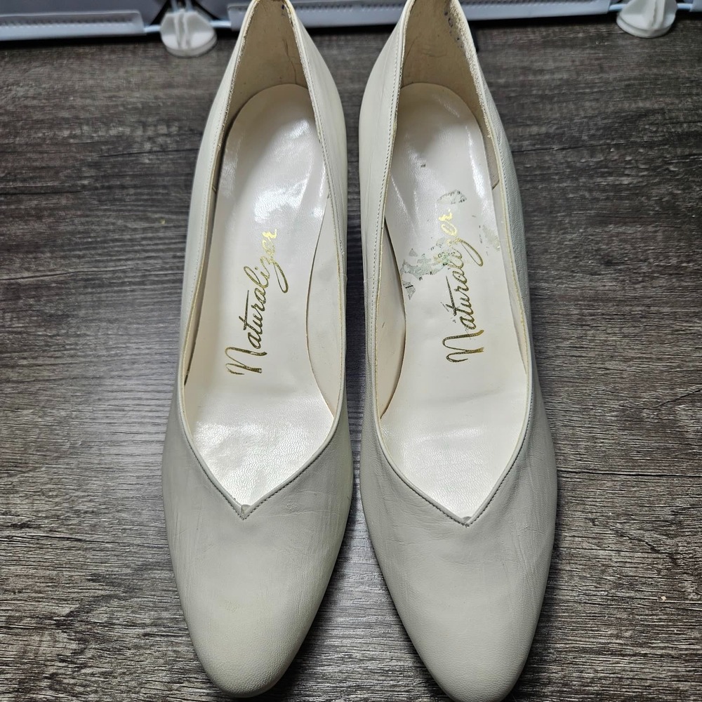 Vintage Naturalizer Womens Bone Leather Pumps Size 9.5 B New in Box